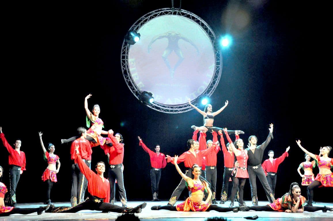 Legends Gece Gösterisi (Light Show) 4